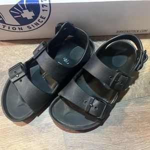 Girls size 28 black Birkenstock sandals